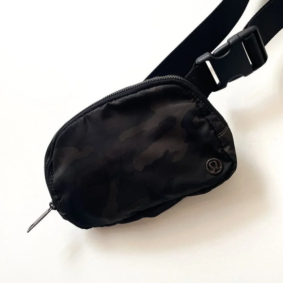 Lululemon Everywhere Belt Bag *1L Camo Green - Picture 5 of 7